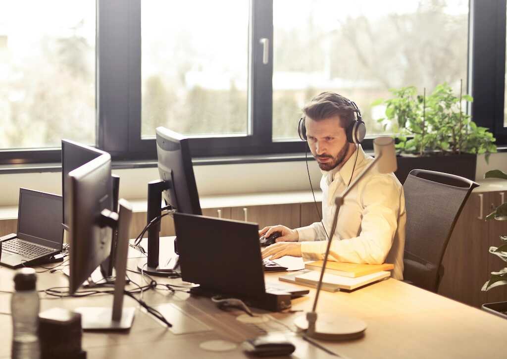 IT support specialist at work at Nectel Technologies in Chicago