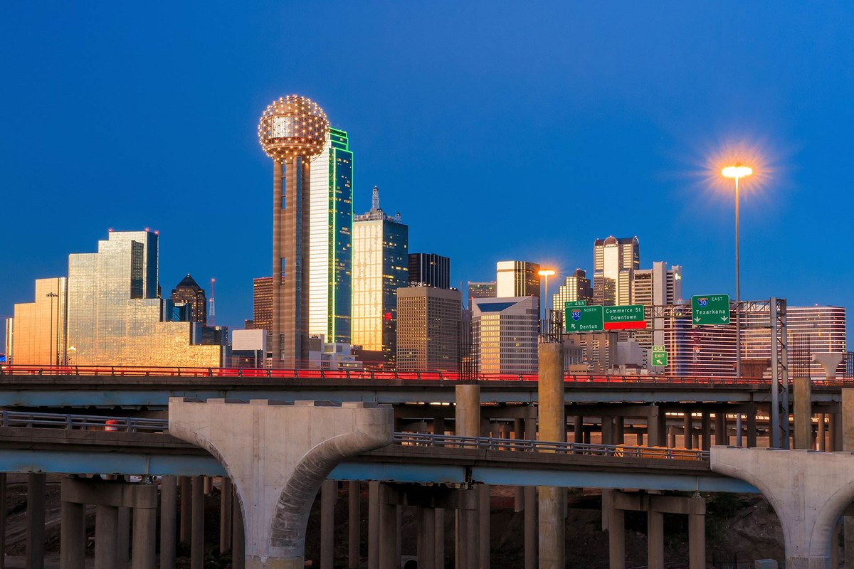 Dallas skyline at twilight, home of Priolo and Associates, an independent Dallas CPA firm